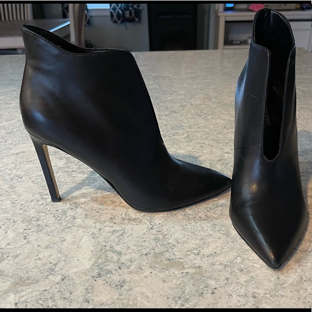 Nine West, real leather, sexy heels! Size 8.0, great condition